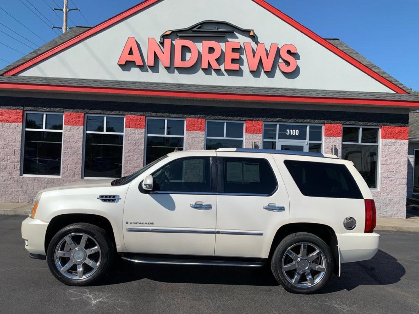 2007 WHITE CADILLAC ESCALADE LUXURY (1GYFK63807R) with an 6.2L engine, Automatic transmission, located at 3100 Covert Avenue, Evansville, IN, 47714, (812) 473-4492, 37.955418, -87.512238 - Photo #0