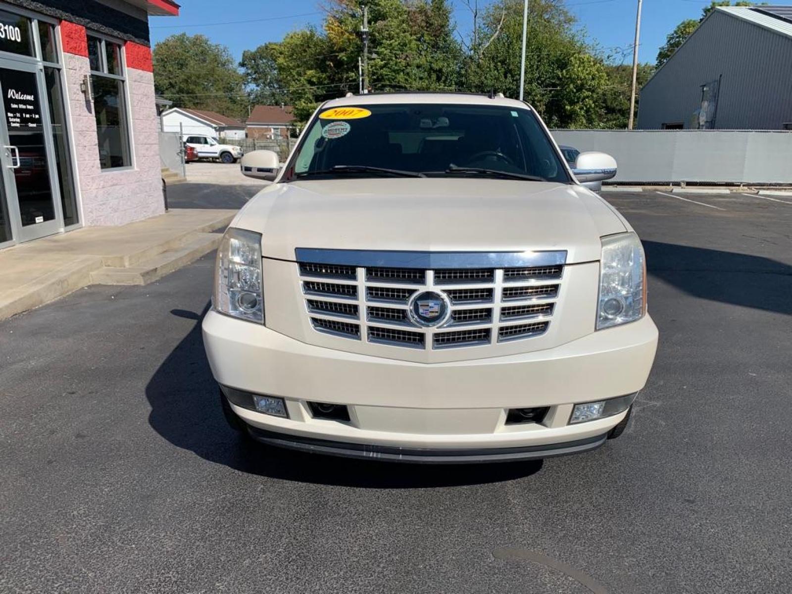 2007 WHITE CADILLAC ESCALADE LUXURY (1GYFK63807R) with an 6.2L engine, Automatic transmission, located at 3100 Covert Avenue, Evansville, IN, 47714, (812) 473-4492, 37.955418, -87.512238 - Photo #1