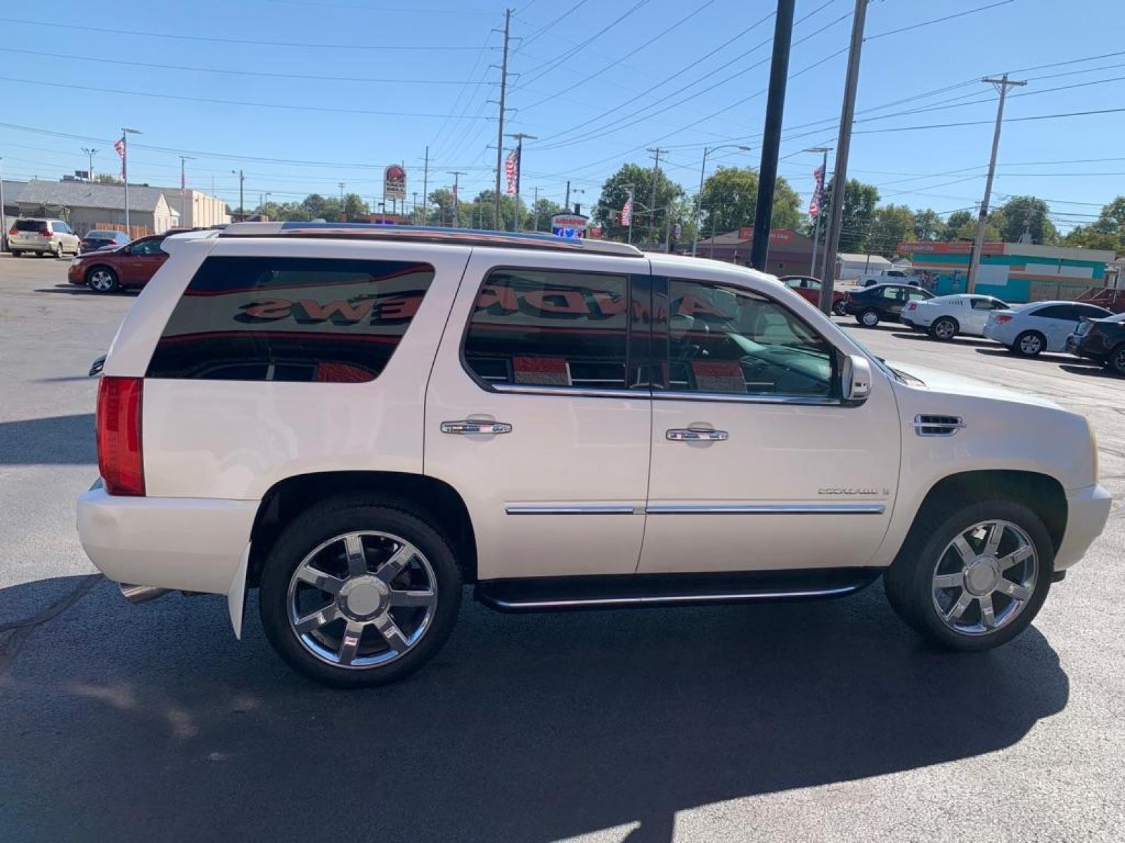 2007 WHITE CADILLAC ESCALADE LUXURY (1GYFK63807R) with an 6.2L engine, Automatic transmission, located at 3100 Covert Avenue, Evansville, IN, 47714, (812) 473-4492, 37.955418, -87.512238 - Photo #2