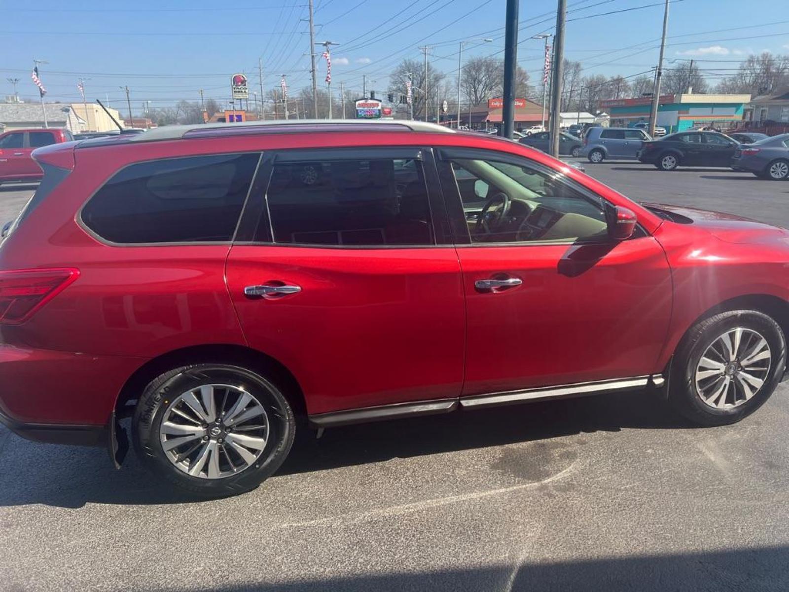 2017 RED NISSAN PATHFINDER S (5N1DR2MN0HC) with an 3.5L engine, Continuously Variable transmission, located at 3100 Covert Avenue, Evansville, IN, 47714, (812) 473-4492, 37.955418, -87.512238 - Photo #6
