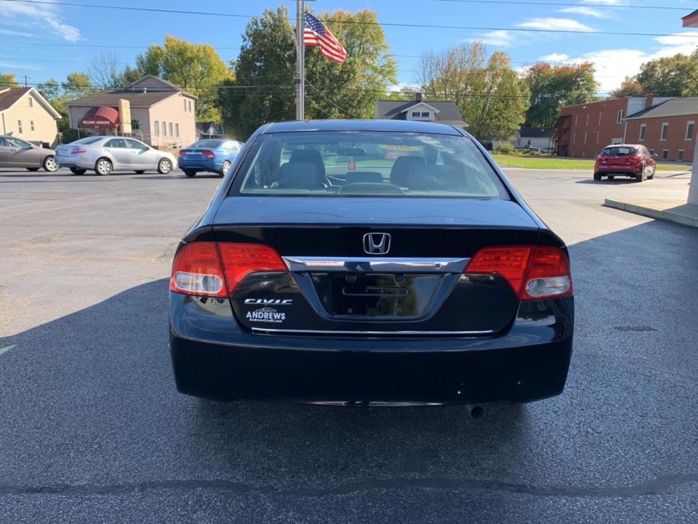 2010 BLACK HONDA CIVIC LX (2HGFA1F5XAH) with an 1.8L engine, Automatic transmission, located at 3100 Covert Avenue, Evansville, IN, 47714, (812) 473-4492, 37.955418, -87.512238 - Photo#3