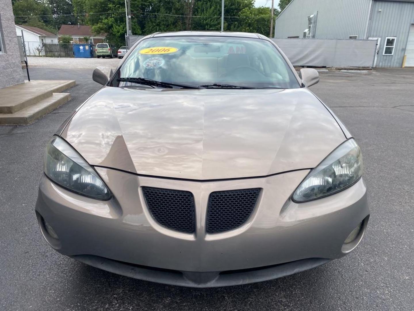 2006 GOLD PONTIAC GRAND PRIX GT (2G2WR554161) with an 3.8L engine, Automatic transmission, located at 3100 Covert Avenue, Evansville, IN, 47714, (812) 473-4492, 37.955418, -87.512238 - Photo#5