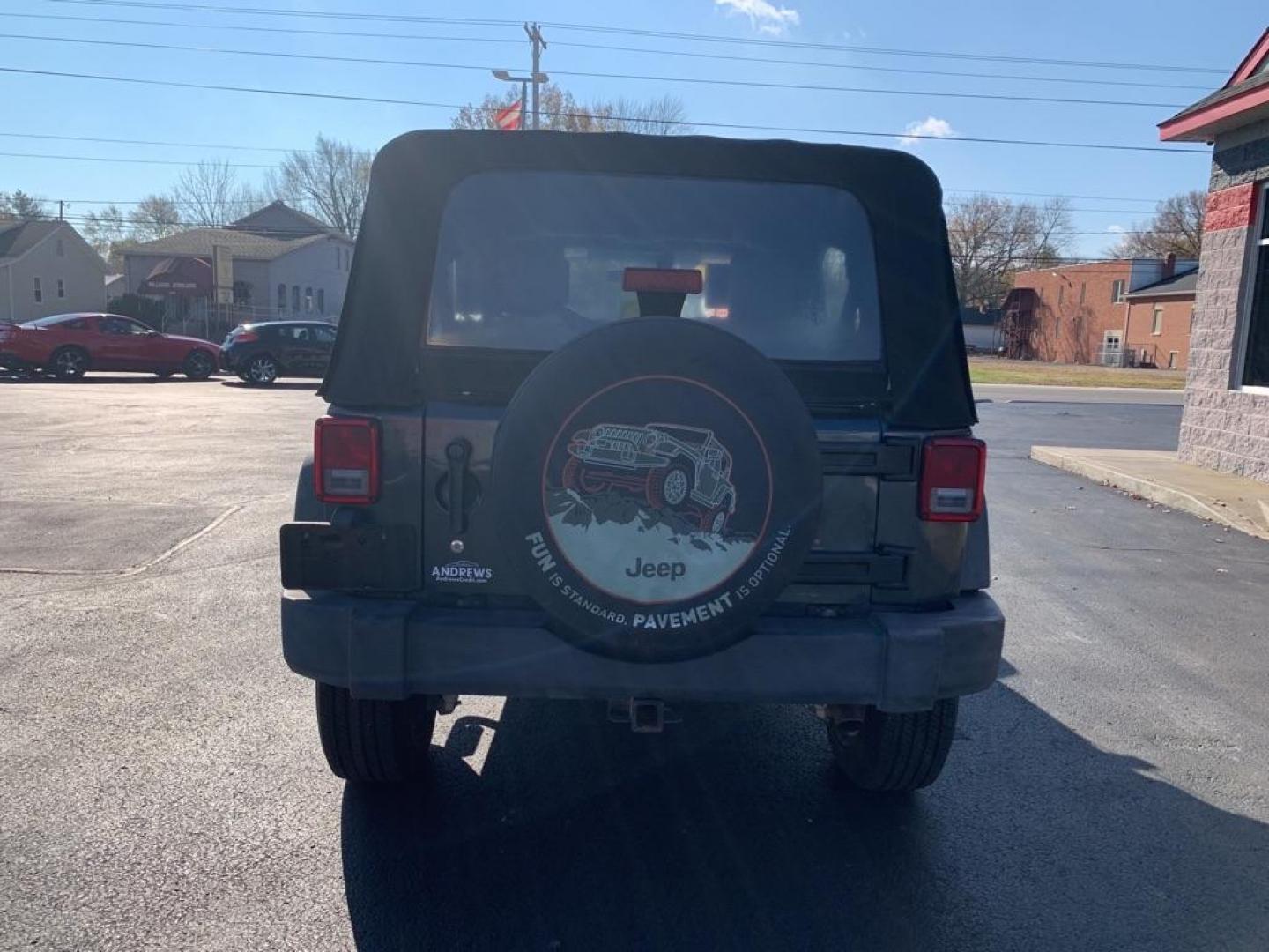 2007 GRAY JEEP WRANGLER X (1J4GA39137L) with an 3.8L engine, Automatic transmission, located at 3100 Covert Avenue, Evansville, IN, 47714, (812) 473-4492, 37.955418, -87.512238 - Photo#3