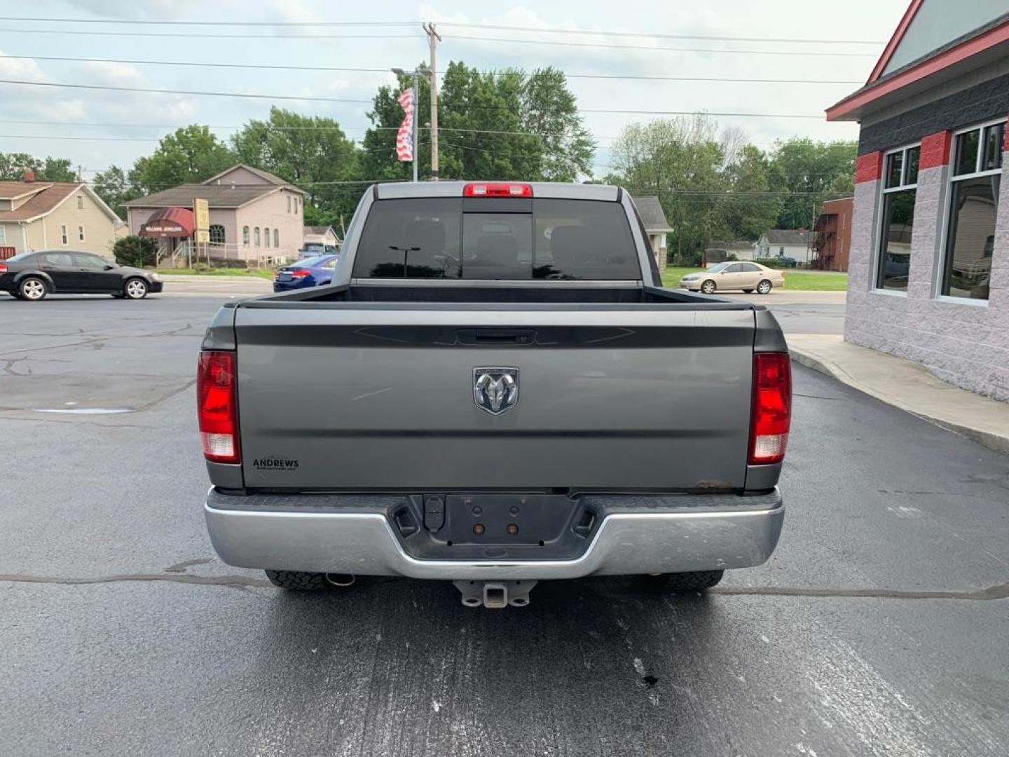 2010 GRAY DODGE RAM 1500 (1D7RV1CT5AS) with an 5.7L engine, Automatic transmission, located at 3100 Covert Avenue, Evansville, IN, 47714, (812) 473-4492, 37.955418, -87.512238 - Photo#3