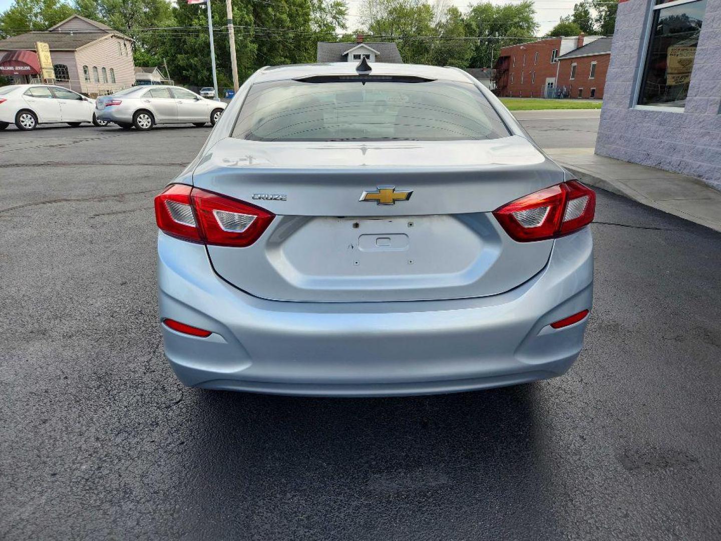 2019 SILVER CHEVROLET CRUZE LS (1G1BC5SM1K7) with an 1.4L engine, Automatic transmission, located at 3100 Covert Avenue, Evansville, IN, 47714, (812) 473-4492, 37.955418, -87.512238 - Photo#3