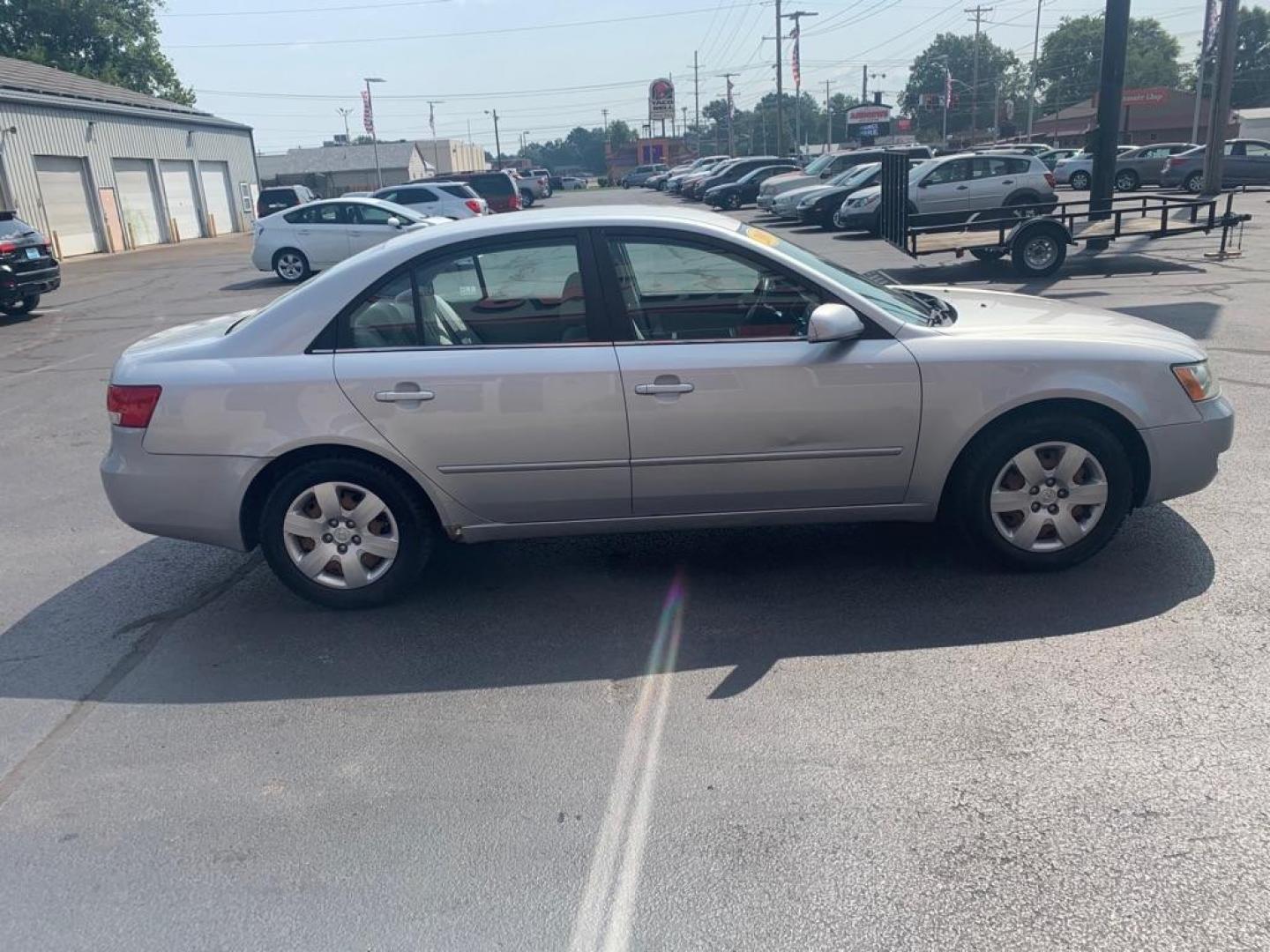 2007 SILVER HYUNDAI SONATA GLS (5NPET46C77H) with an 2.4L engine, Automatic transmission, located at 3100 Covert Avenue, Evansville, IN, 47714, (812) 473-4492, 37.955418, -87.512238 - Photo#1