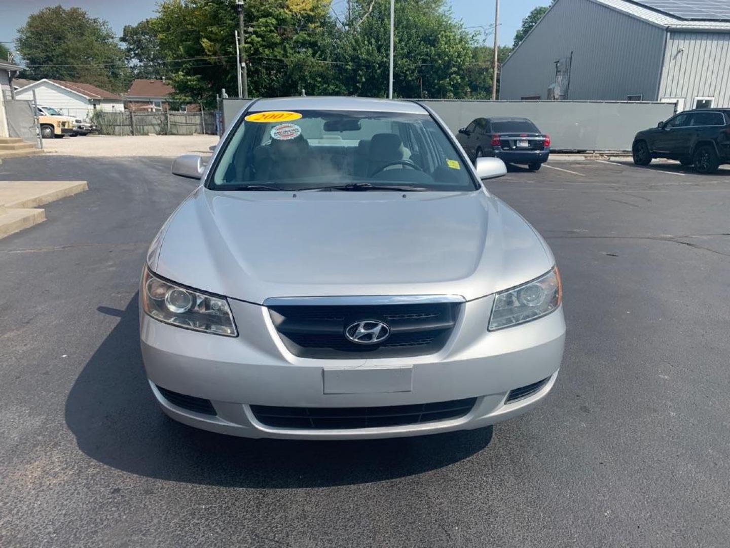 2007 SILVER HYUNDAI SONATA GLS (5NPET46C77H) with an 2.4L engine, Automatic transmission, located at 3100 Covert Avenue, Evansville, IN, 47714, (812) 473-4492, 37.955418, -87.512238 - Photo#2