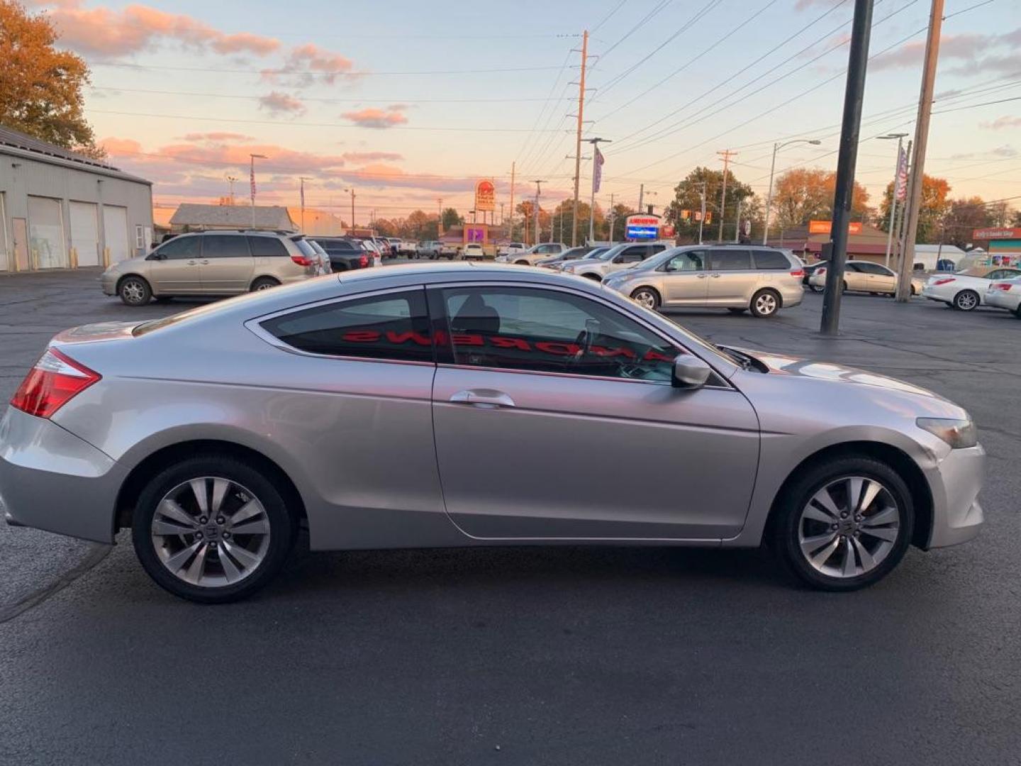 2008 SILVER HONDA ACCORD EX (1HGCS12728A) with an 2.4L engine, Automatic transmission, located at 3100 Covert Avenue, Evansville, IN, 47714, (812) 473-4492, 37.955418, -87.512238 - Photo#2