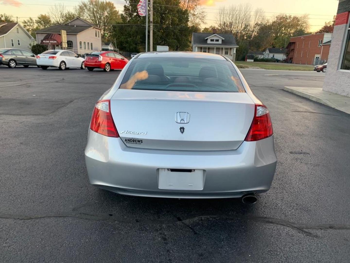 2008 SILVER HONDA ACCORD EX (1HGCS12728A) with an 2.4L engine, Automatic transmission, located at 3100 Covert Avenue, Evansville, IN, 47714, (812) 473-4492, 37.955418, -87.512238 - Photo#3