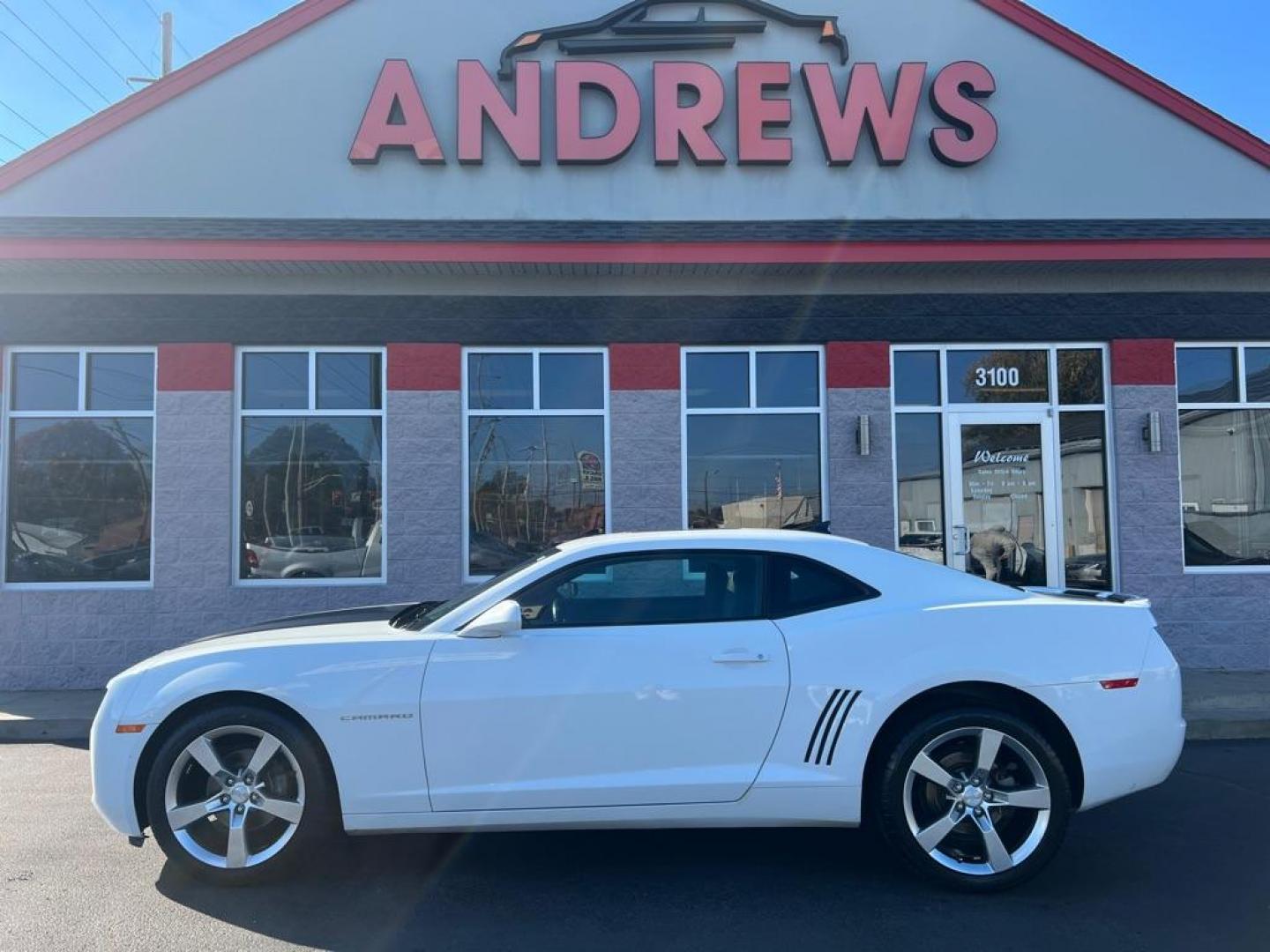 2010 WHITE CHEVROLET CAMARO LT (2G1FB1EV7A9) with an 3.6L engine, Automatic transmission, located at 3100 Covert Avenue, Evansville, IN, 47714, (812) 473-4492, 37.955418, -87.512238 - Photo#0