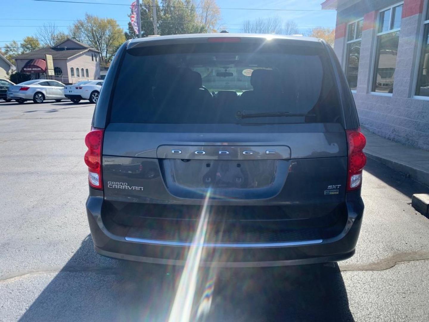 2015 GRAY DODGE GRAND CARAVAN SXT (2C4RDGCG3FR) with an 3.6L engine, Automatic transmission, located at 3100 Covert Avenue, Evansville, IN, 47714, (812) 473-4492, 37.955418, -87.512238 - Photo#3