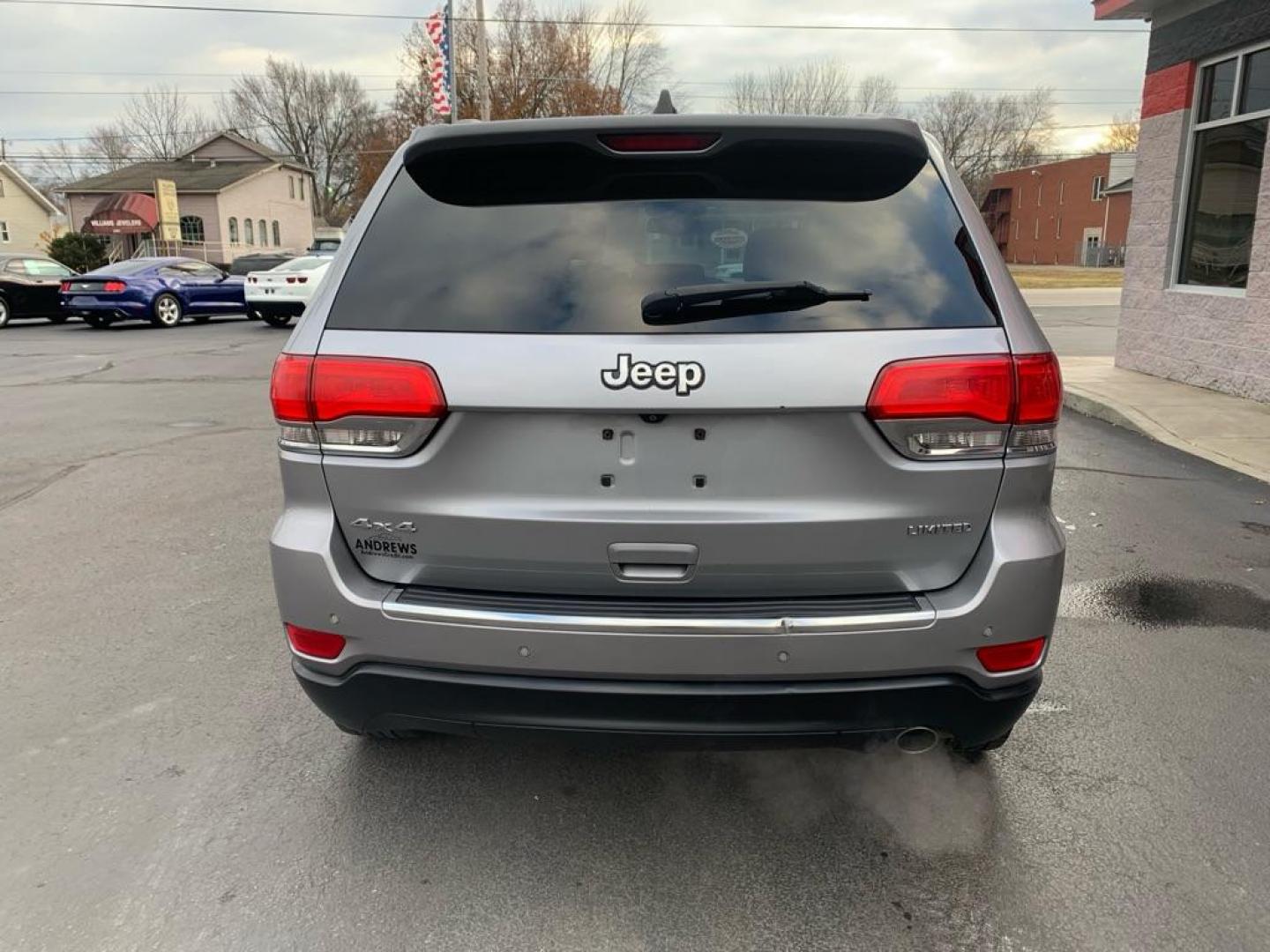 2015 SILVER JEEP GRAND CHEROKEE LIMITED (1C4RJFBG7FC) with an 3.6L engine, Automatic transmission, located at 3100 Covert Avenue, Evansville, IN, 47714, (812) 473-4492, 37.955418, -87.512238 - Photo#3