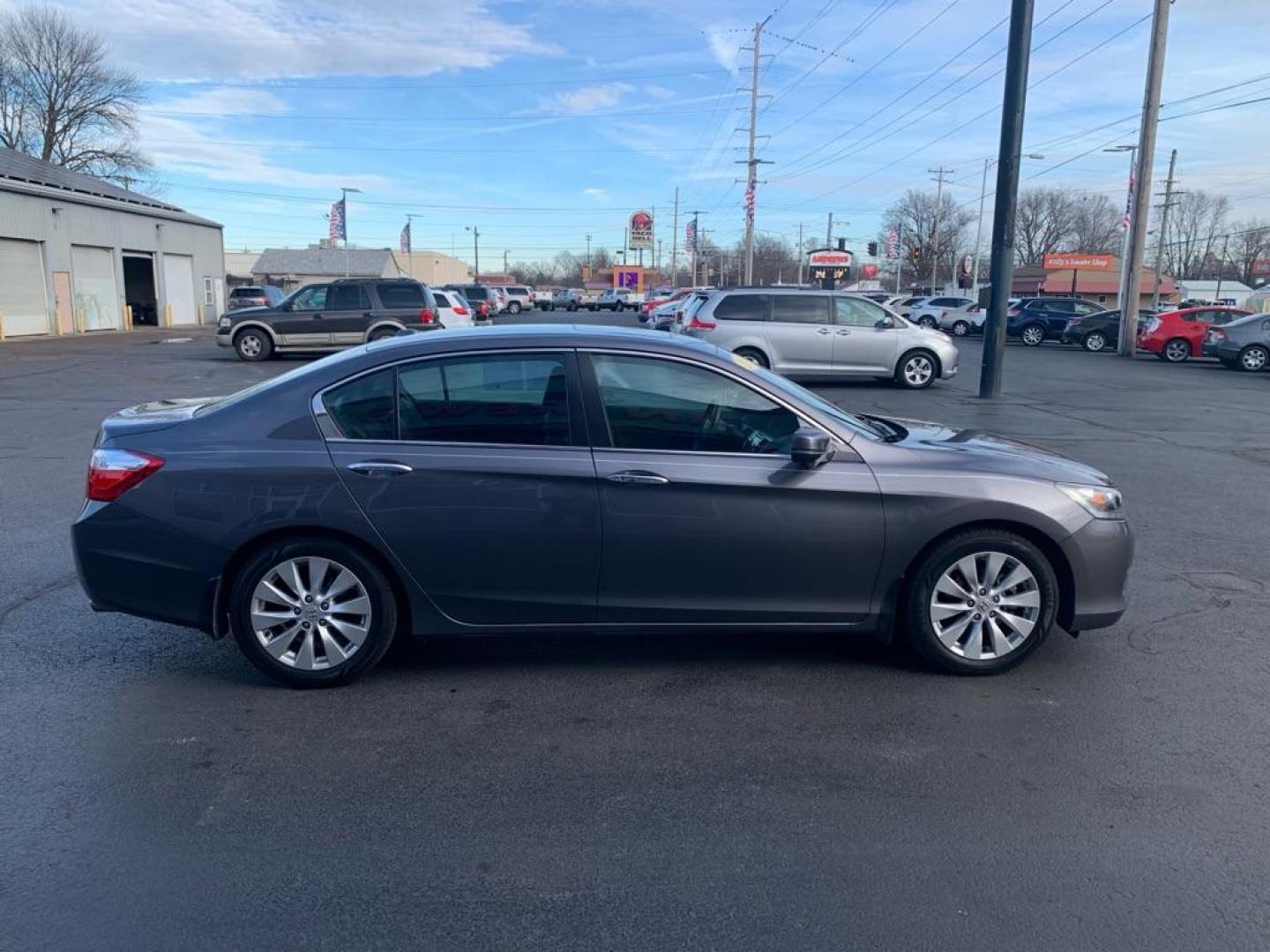 2015 GRAY HONDA ACCORD EXL (1HGCR2F80FA) with an 2.4L engine, Continuously Variable transmission, located at 3100 Covert Avenue, Evansville, IN, 47714, (812) 473-4492, 37.955418, -87.512238 - Photo#2