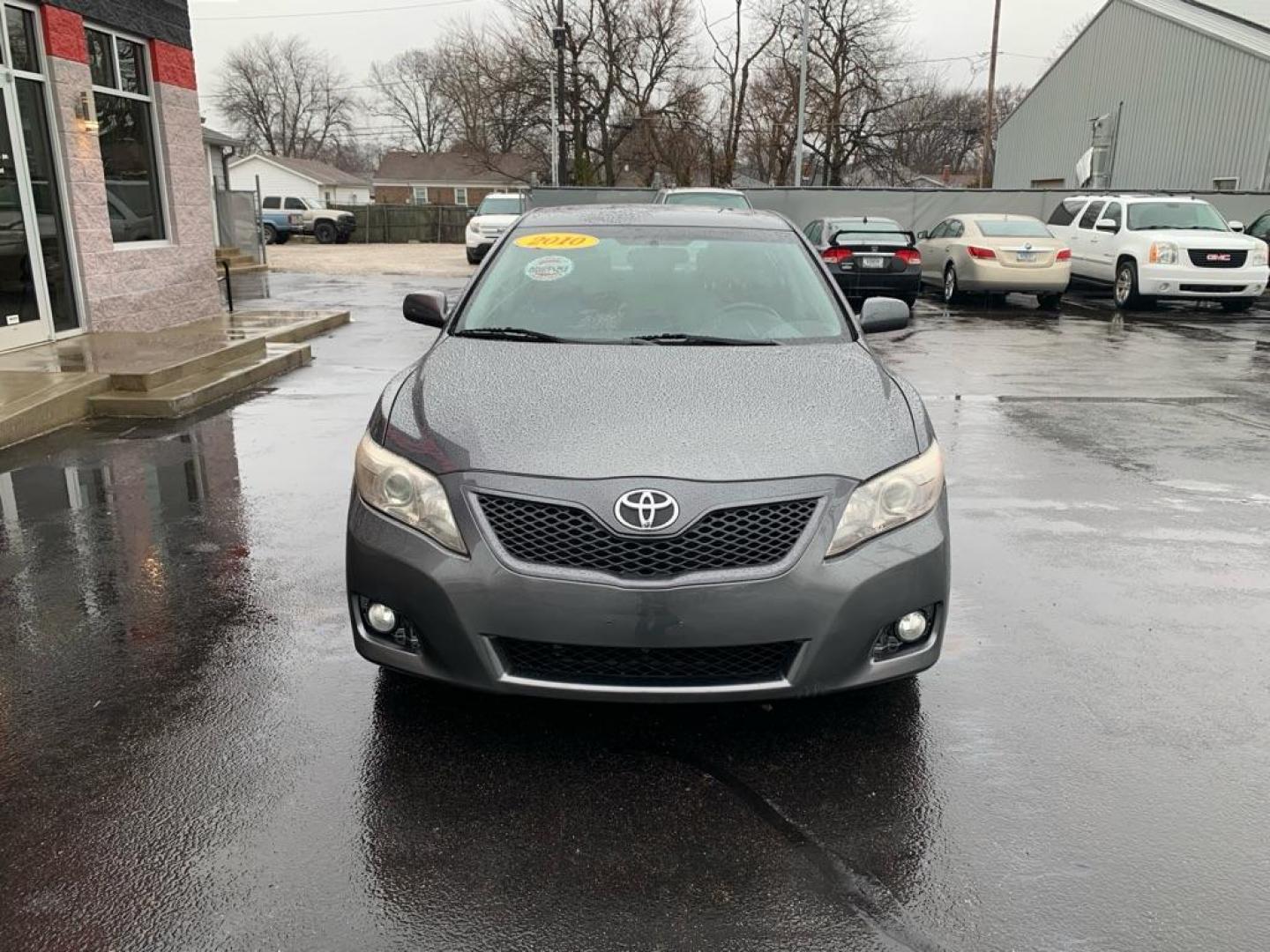 2010 GRAY TOYOTA CAMRY BASE (4T1BF3EK6AU) with an 2.5L engine, Automatic transmission, located at 3100 Covert Avenue, Evansville, IN, 47714, (812) 473-4492, 37.955418, -87.512238 - Photo#1