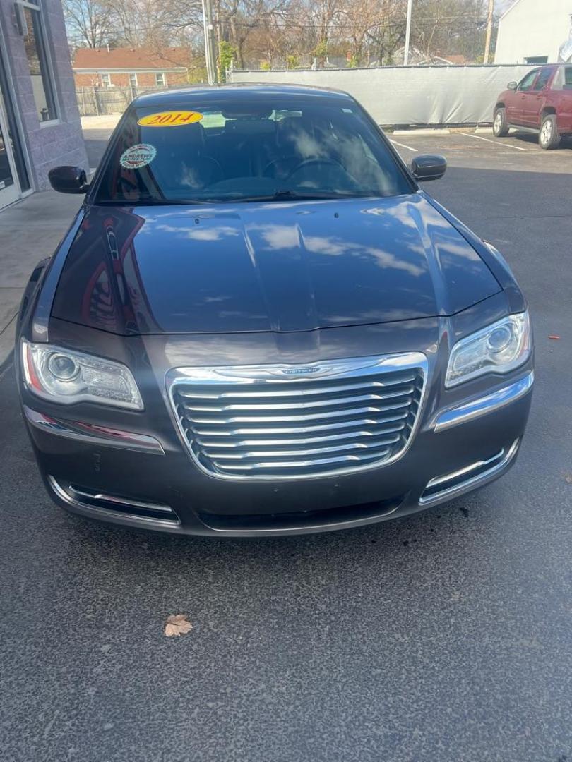 2014 GRAY CHRYSLER 300 (2C3CCAAG9EH) with an 3.6L engine, Automatic transmission, located at 3100 Covert Avenue, Evansville, IN, 47714, (812) 473-4492, 37.955418, -87.512238 - Photo#1