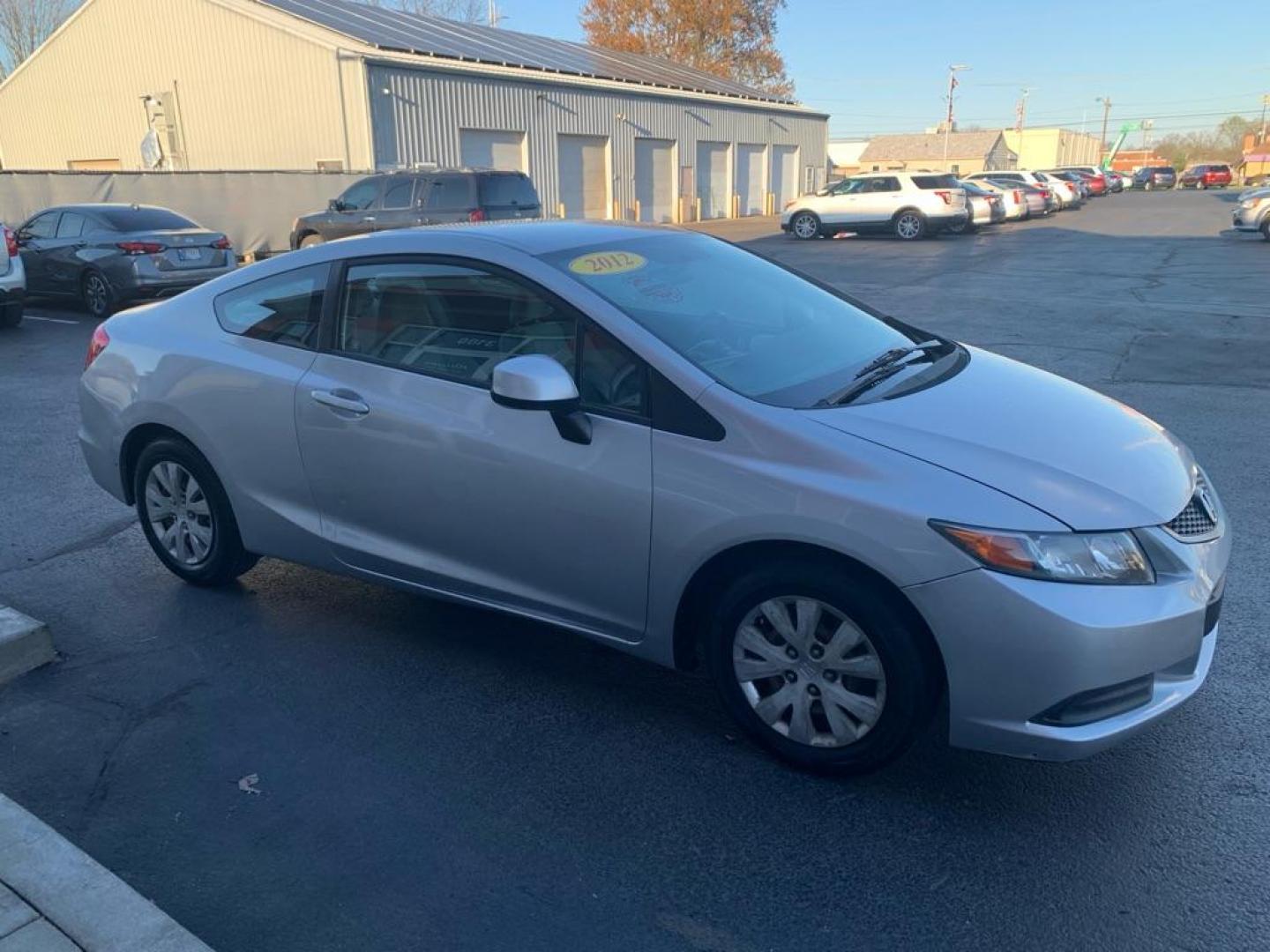 2012 SILVER HONDA CIVIC LX (2HGFG3B52CH) with an 1.8L engine, Automatic transmission, located at 3100 Covert Avenue, Evansville, IN, 47714, (812) 473-4492, 37.955418, -87.512238 - Photo#2