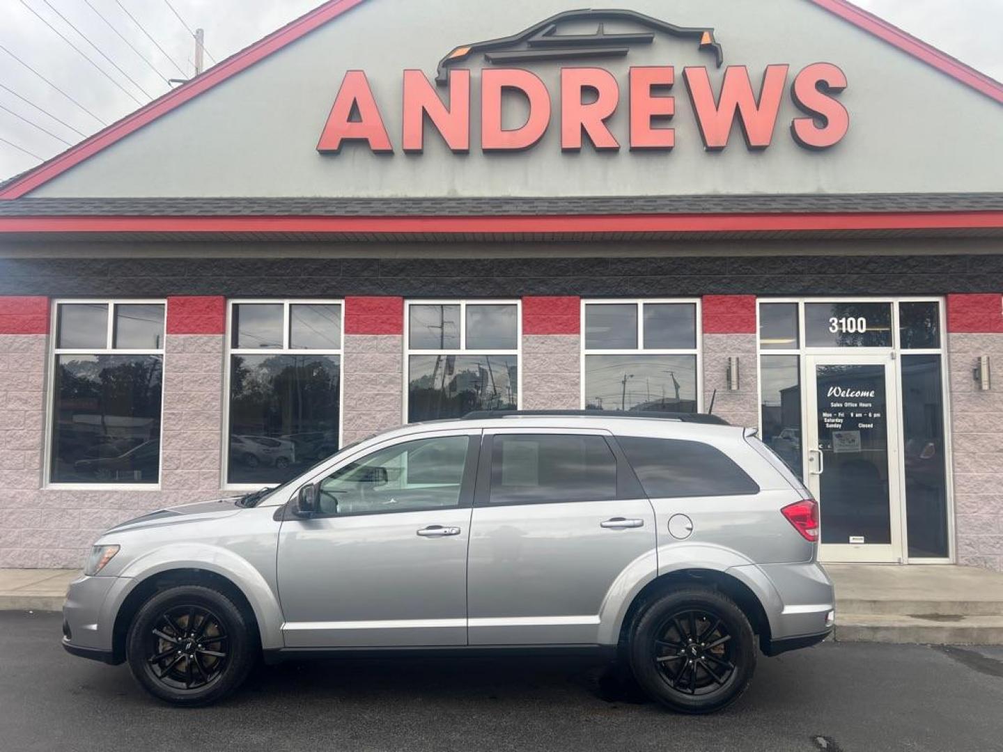 2019 SILVER DODGE JOURNEY SE (3C4PDCBB0KT) with an 2.4L engine, Automatic transmission, located at 3100 Covert Avenue, Evansville, IN, 47714, (812) 473-4492, 37.955418, -87.512238 - Photo#0