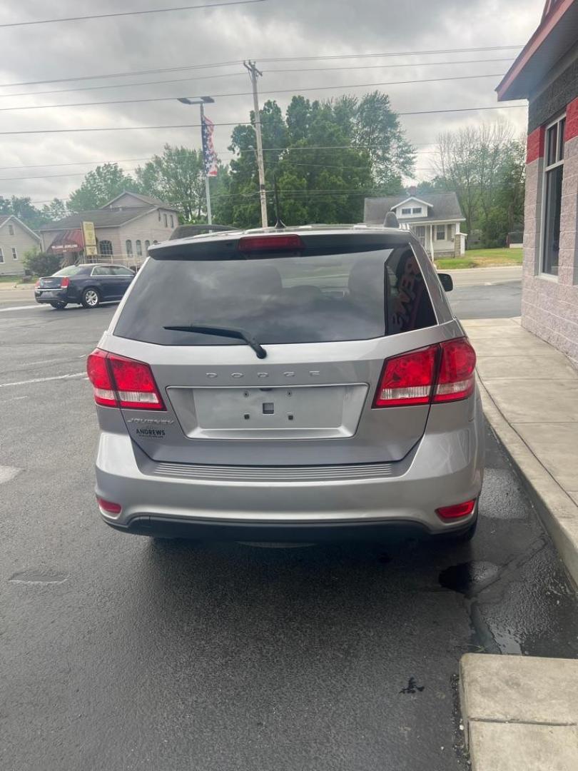 2019 SILVER DODGE JOURNEY SE (3C4PDCBB0KT) with an 2.4L engine, Automatic transmission, located at 3100 Covert Avenue, Evansville, IN, 47714, (812) 473-4492, 37.955418, -87.512238 - Photo#3