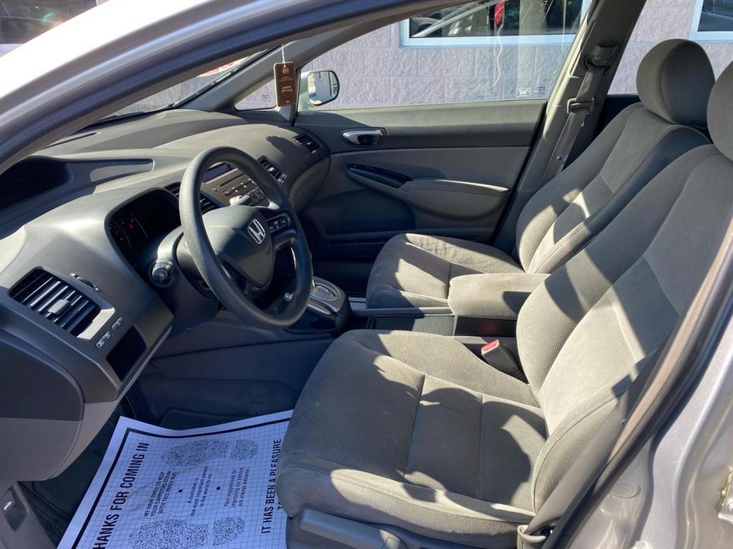 2006 SILVER HONDA CIVIC LX (1HGFA16576L) with an 1.8L engine, Automatic transmission, located at 3100 Covert Avenue, Evansville, IN, 47714, (812) 473-4492, 37.955418, -87.512238 - Photo#4