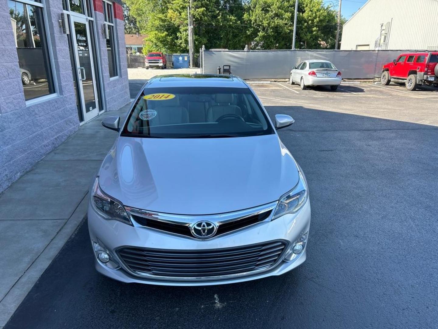 2014 SILVER TOYOTA AVALON Limitied (4T1BK1EB8EU) with an 3.5L engine, Automatic transmission, located at 3100 Covert Avenue, Evansville, IN, 47714, (812) 473-4492, 37.955418, -87.512238 - Photo#1