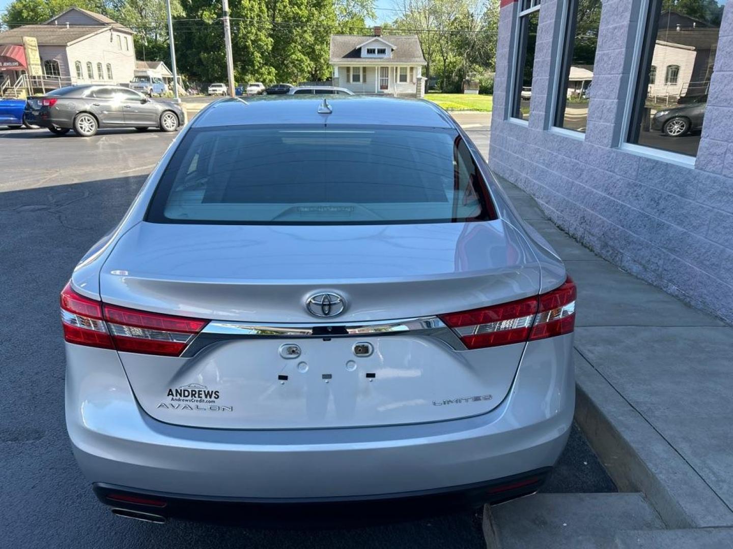 2014 SILVER TOYOTA AVALON Limitied (4T1BK1EB8EU) with an 3.5L engine, Automatic transmission, located at 3100 Covert Avenue, Evansville, IN, 47714, (812) 473-4492, 37.955418, -87.512238 - Photo#2