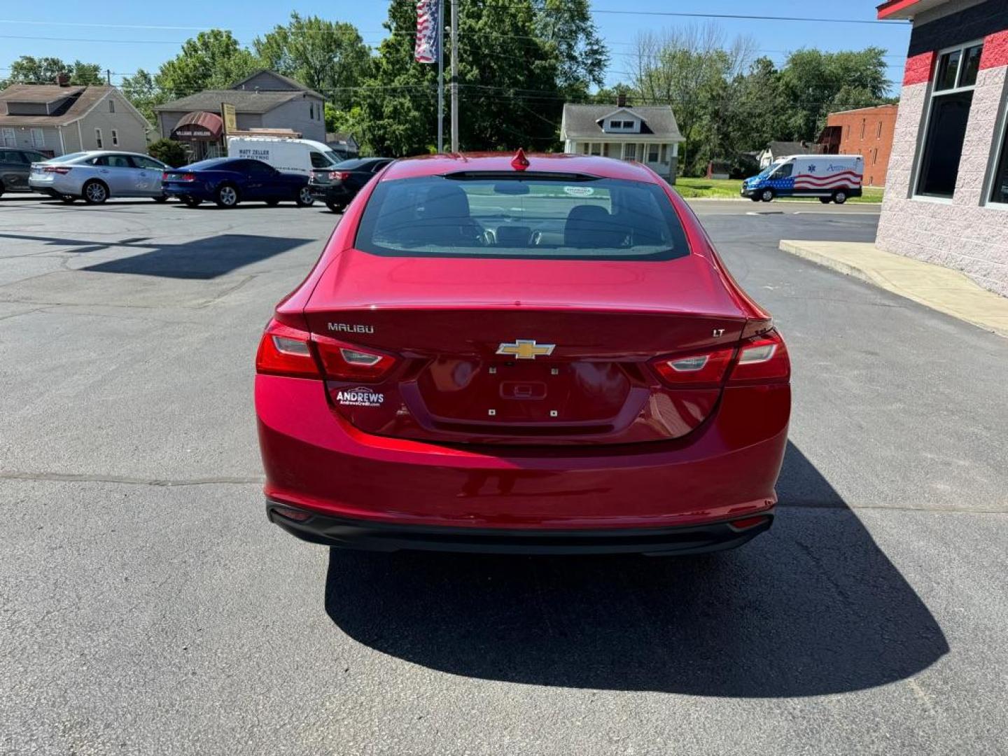 2016 RED CHEVROLET MALIBU LT (1G1ZE5ST7GF) with an 1.5L engine, Automatic transmission, located at 3100 Covert Avenue, Evansville, IN, 47714, (812) 473-4492, 37.955418, -87.512238 - Photo#3