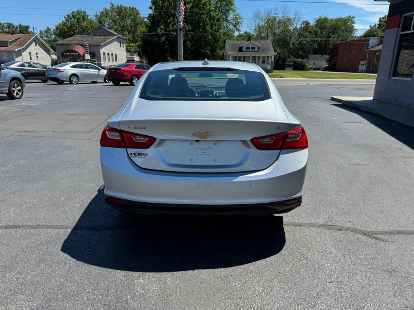 2016 SILVER CHEVROLET MALIBU LT (1G1ZE5ST0GF) with an 1.5L engine, Automatic transmission, located at 3100 Covert Avenue, Evansville, IN, 47714, (812) 473-4492, 37.955418, -87.512238 - Photo#3