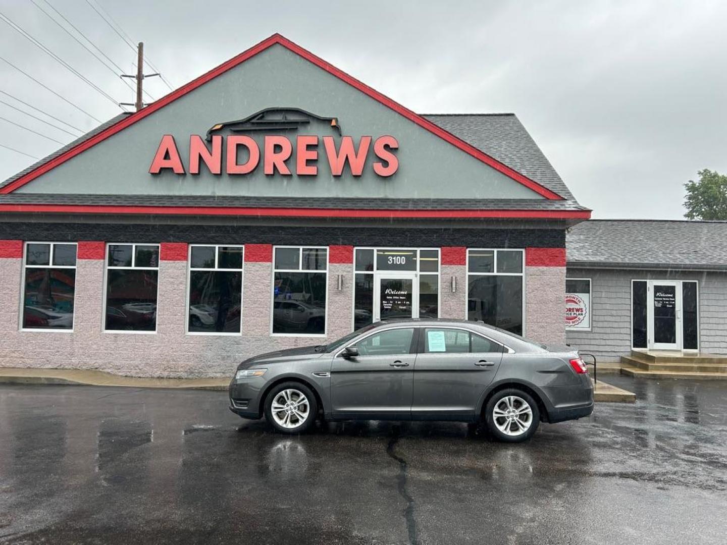 2015 GRAY FORD TAURUS SEL (1FAHP2E87FG) with an 3.5L engine, Automatic transmission, located at 3100 Covert Avenue, Evansville, IN, 47714, (812) 473-4492, 37.955418, -87.512238 - Photo#0