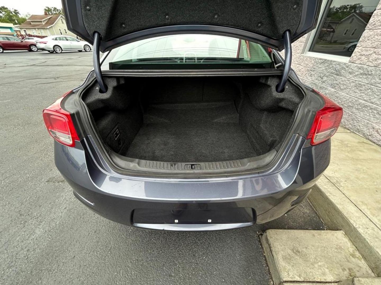 2014 BLUE CHEVROLET MALIBU 2LT (1G11E5SL4EF) with an 2.5L engine, Automatic transmission, located at 3100 Covert Avenue, Evansville, IN, 47714, (812) 473-4492, 37.955418, -87.512238 - Photo#4