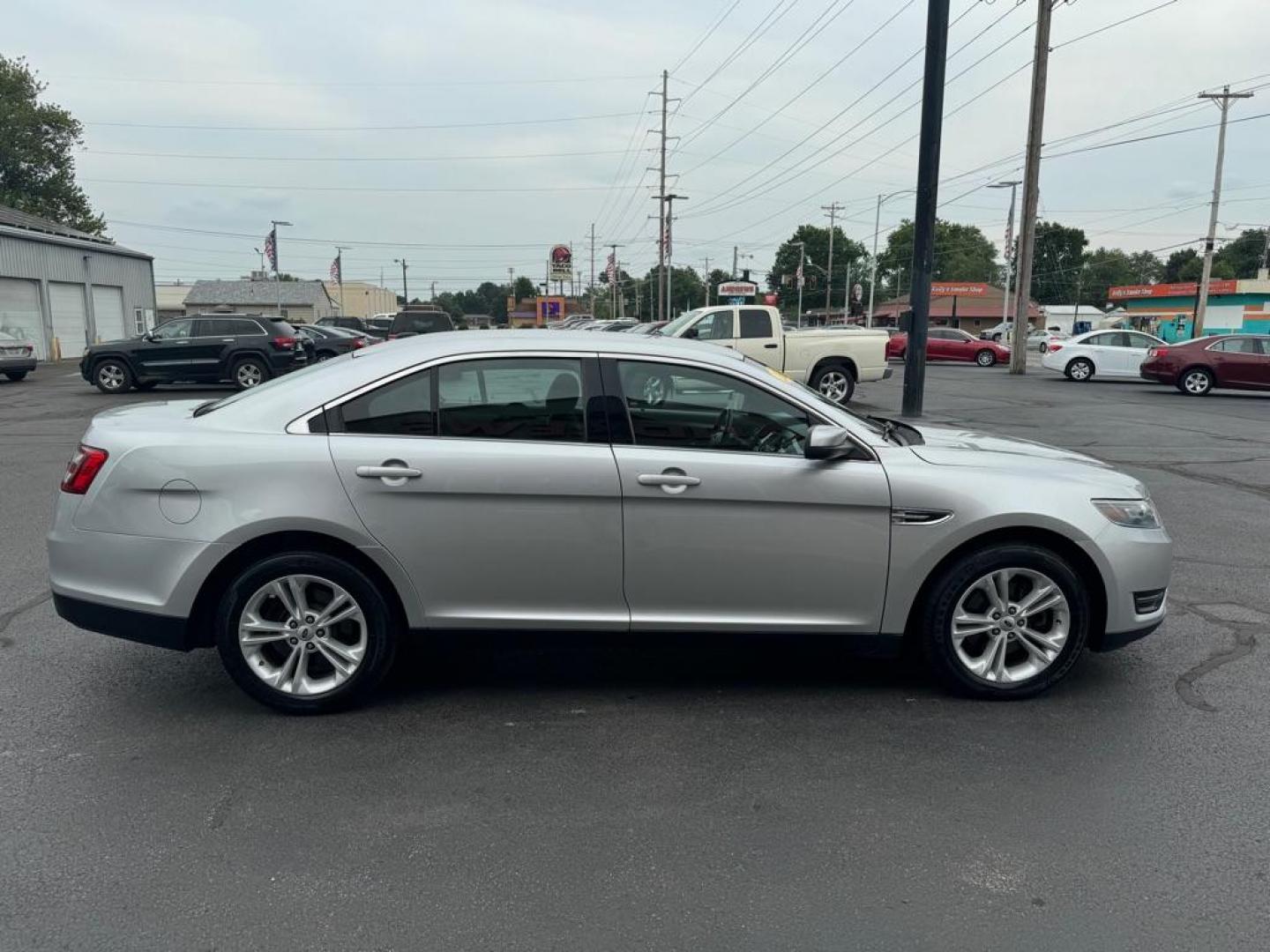 2015 SILVER FORD TAURUS SEL (1FAHP2E82FG) with an 3.5L engine, Automatic transmission, located at 3100 Covert Avenue, Evansville, IN, 47714, (812) 473-4492, 37.955418, -87.512238 - Photo#2