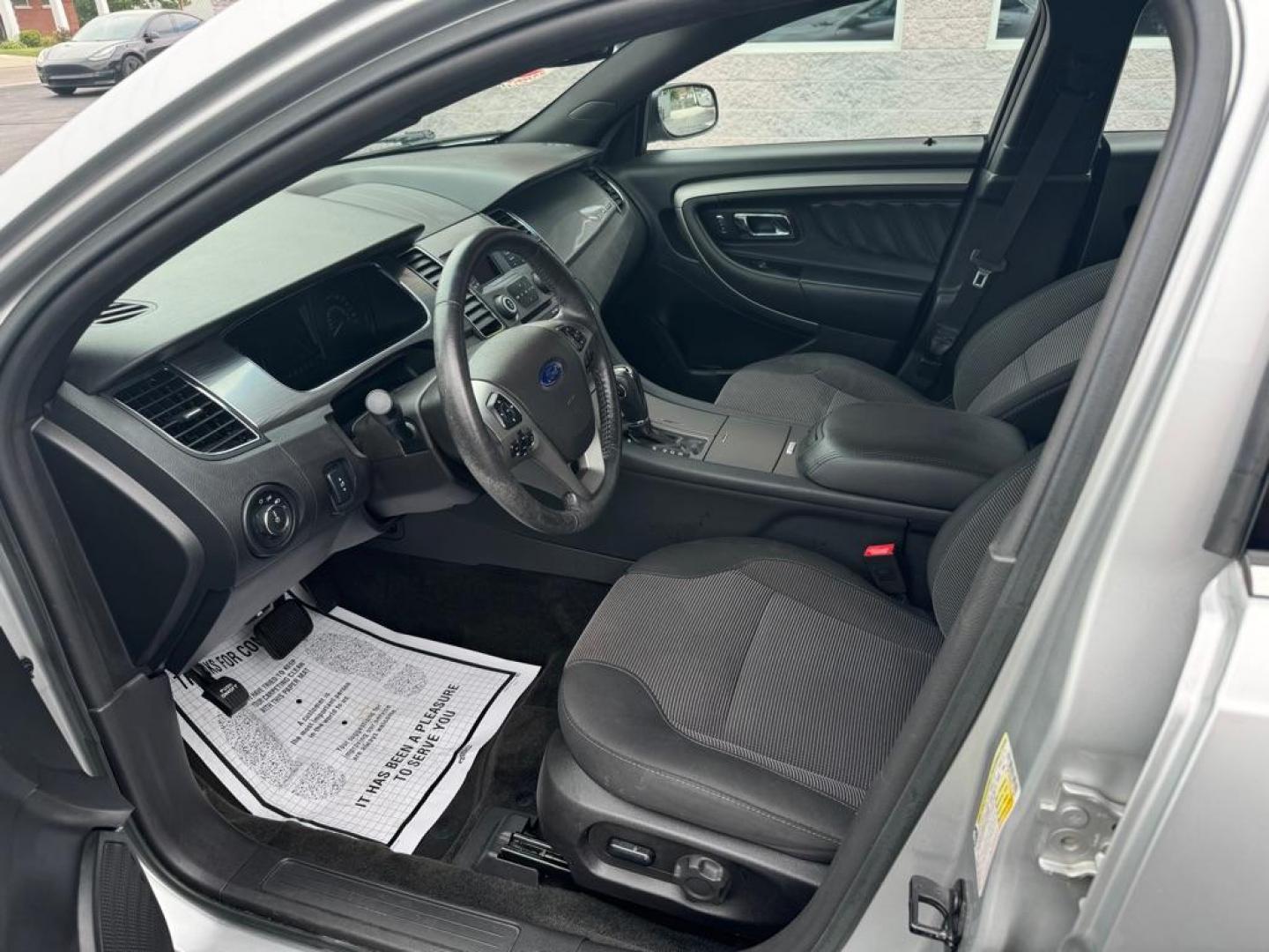 2015 SILVER FORD TAURUS SEL (1FAHP2E82FG) with an 3.5L engine, Automatic transmission, located at 3100 Covert Avenue, Evansville, IN, 47714, (812) 473-4492, 37.955418, -87.512238 - Photo#4