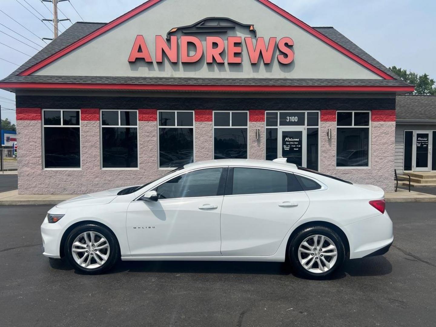 2017 WHITE CHEVROLET MALIBU LT (1G1ZE5ST1HF) with an 1.5L engine, Automatic transmission, located at 3100 Covert Avenue, Evansville, IN, 47714, (812) 473-4492, 37.955418, -87.512238 - Photo#0