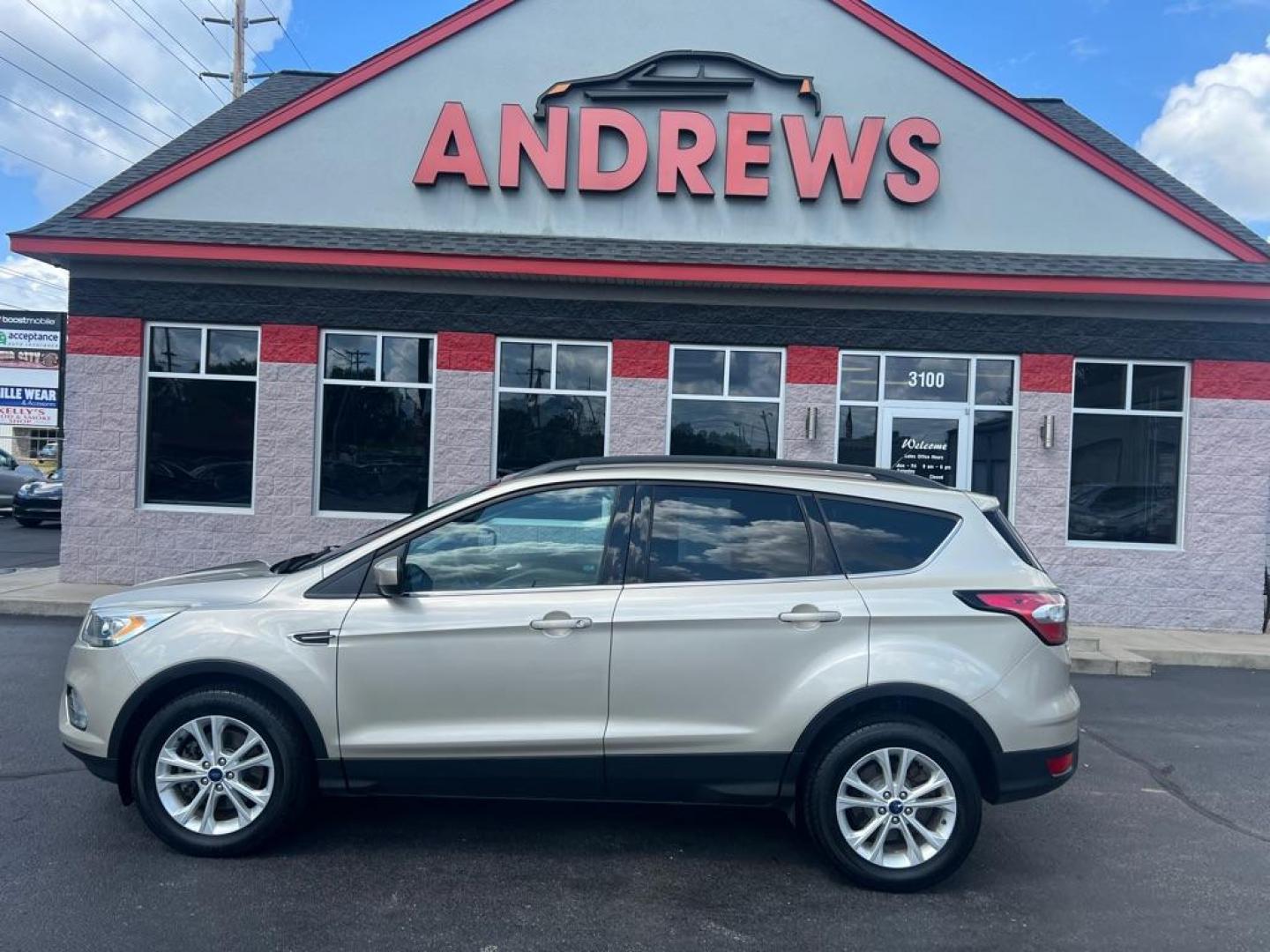 2017 SILVER FORD ESCAPE SE (1FMCU9GD8HU) with an 1.5L engine, Automatic transmission, located at 3100 Covert Avenue, Evansville, IN, 47714, (812) 473-4492, 37.955418, -87.512238 - Photo#0