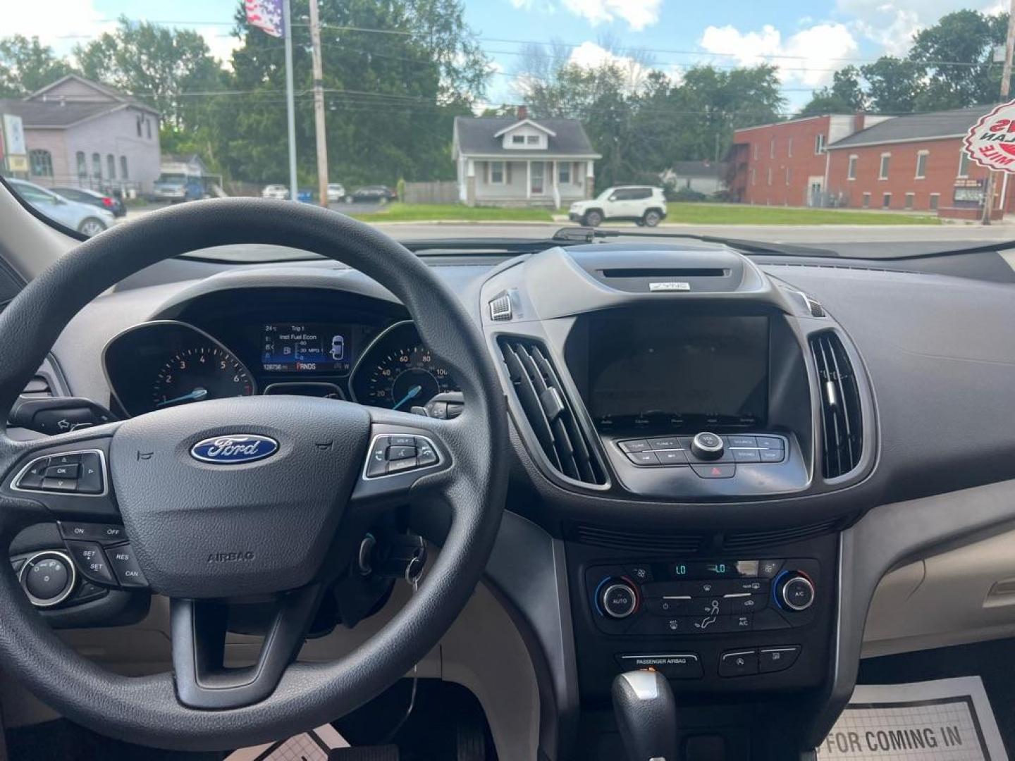 2017 SILVER FORD ESCAPE SE (1FMCU9GD8HU) with an 1.5L engine, Automatic transmission, located at 3100 Covert Avenue, Evansville, IN, 47714, (812) 473-4492, 37.955418, -87.512238 - Photo#4