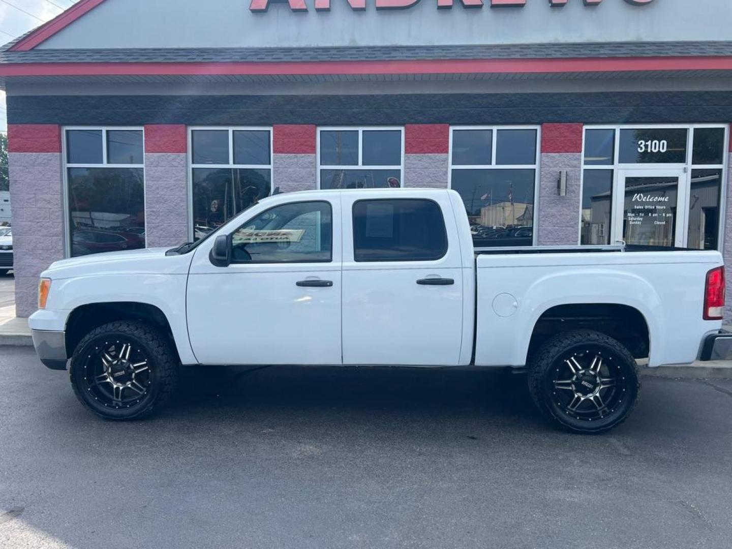 2008 WHITE GMC SIERRA 1500 (2GTEK13MX81) with an 5.3L engine, Automatic transmission, located at 3100 Covert Avenue, Evansville, IN, 47714, (812) 473-4492, 37.955418, -87.512238 - Photo#0