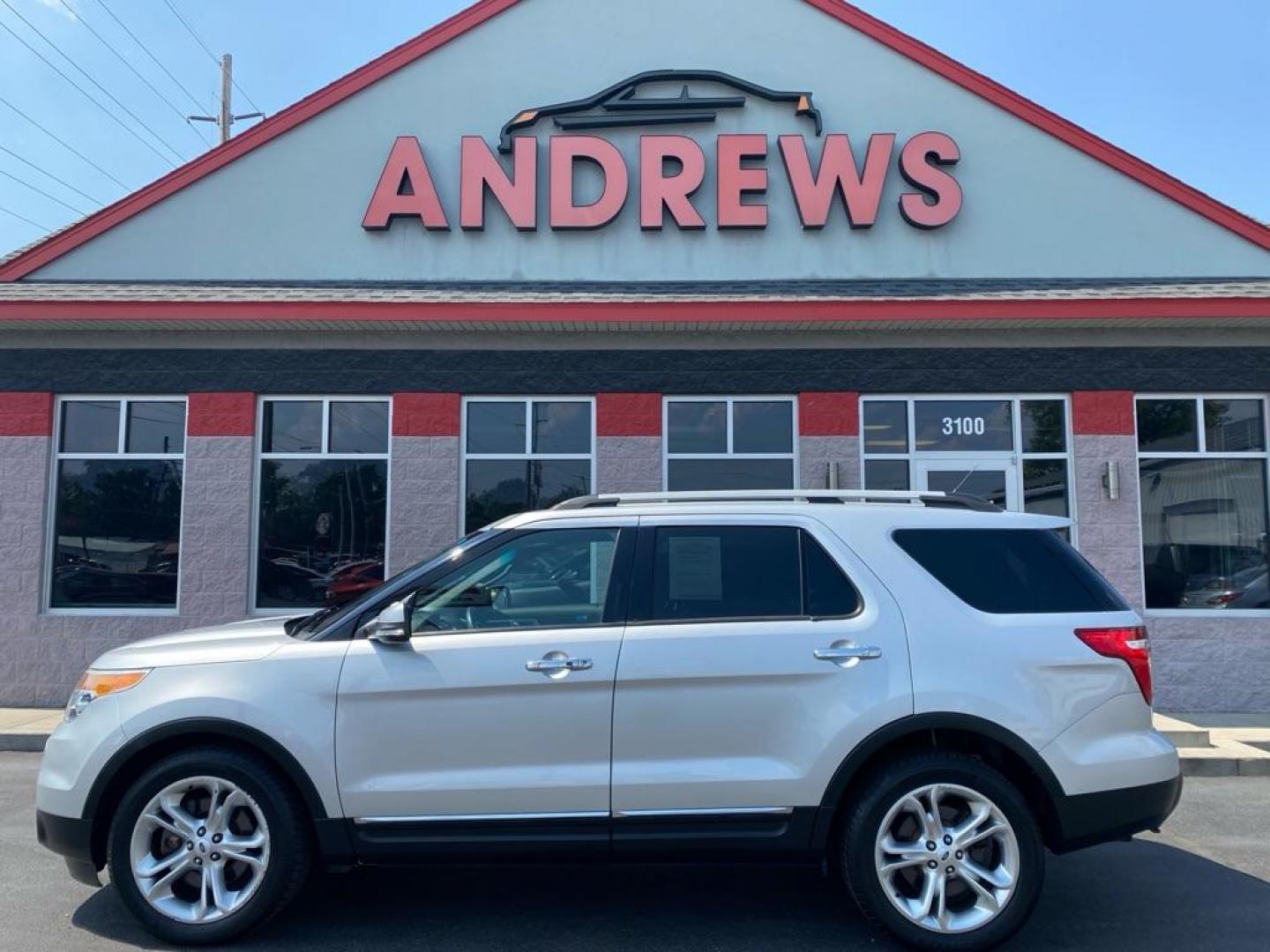 2015 SILVER FORD EXPLORER LIMITED (1FM5K8F80FG) with an 3.5L engine, Automatic transmission, located at 3100 Covert Avenue, Evansville, IN, 47714, (812) 473-4492, 37.955418, -87.512238 - Photo#0