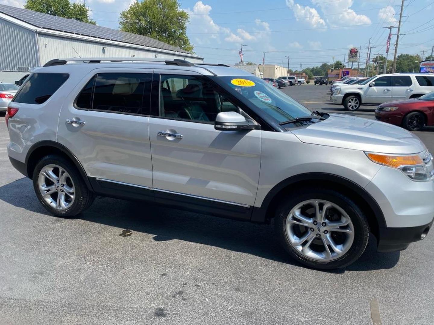 2015 SILVER FORD EXPLORER LIMITED (1FM5K8F80FG) with an 3.5L engine, Automatic transmission, located at 3100 Covert Avenue, Evansville, IN, 47714, (812) 473-4492, 37.955418, -87.512238 - Photo#2