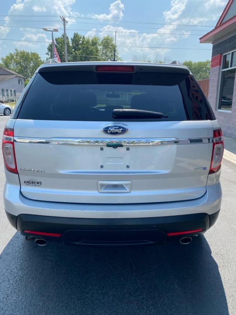 2015 SILVER FORD EXPLORER LIMITED (1FM5K8F80FG) with an 3.5L engine, Automatic transmission, located at 3100 Covert Avenue, Evansville, IN, 47714, (812) 473-4492, 37.955418, -87.512238 - Photo#3