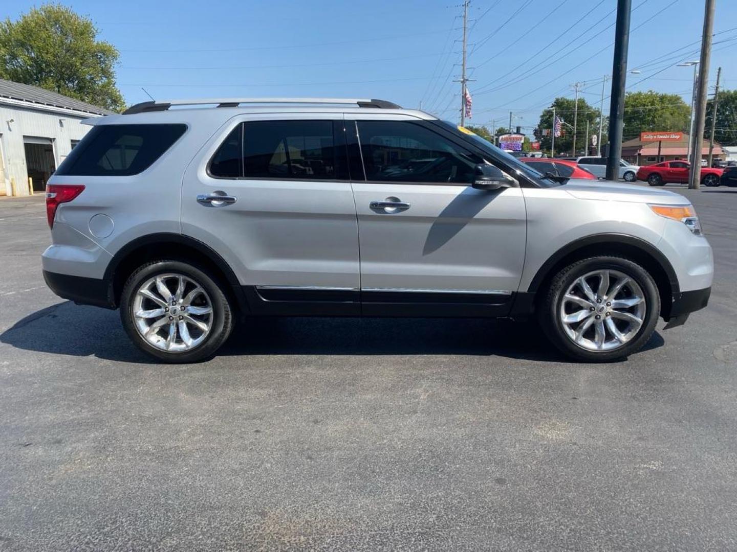 2013 SILVER FORD EXPLORER XLT (1FM5K8D86DG) with an 3.5L engine, Automatic transmission, located at 3100 Covert Avenue, Evansville, IN, 47714, (812) 473-4492, 37.955418, -87.512238 - Photo#2