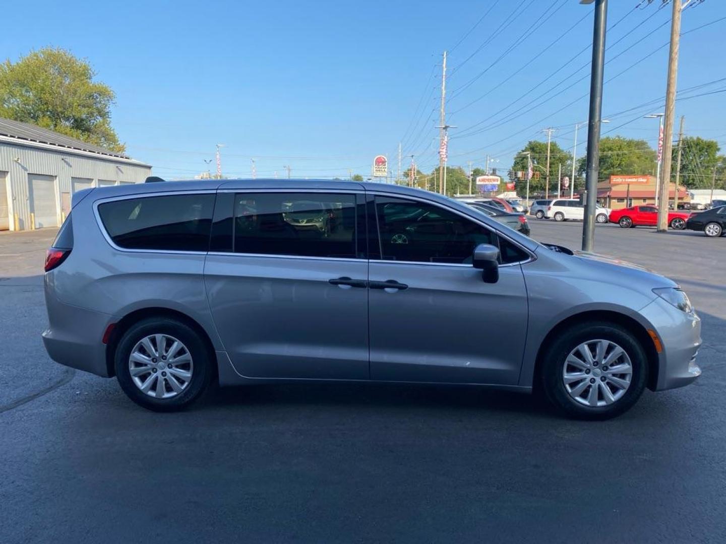 2020 SILVER CHRYSLER VOYAGER L (2C4RC1AG6LR) with an 3.6L engine, Automatic transmission, located at 3100 Covert Avenue, Evansville, IN, 47714, (812) 473-4492, 37.955418, -87.512238 - Photo#2