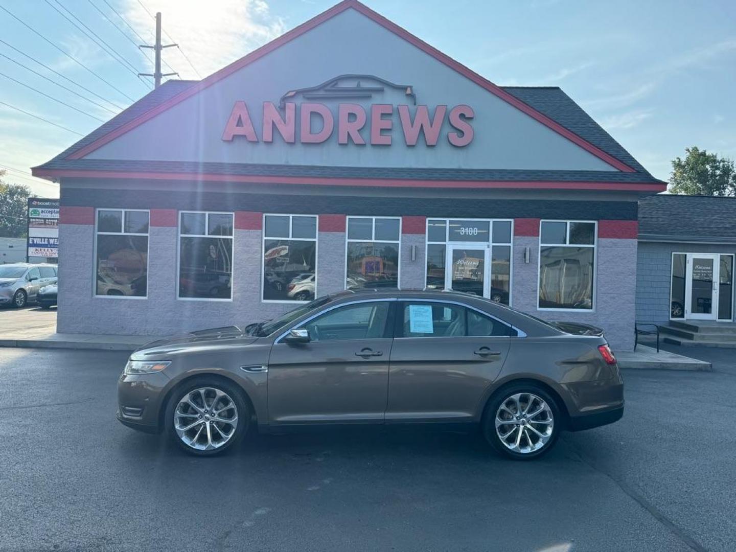 2015 BROWN FORD TAURUS LIMITED (1FAHP2F81FG) with an 3.5L engine, Automatic transmission, located at 3100 Covert Avenue, Evansville, IN, 47714, (812) 473-4492, 37.955418, -87.512238 - Photo#0