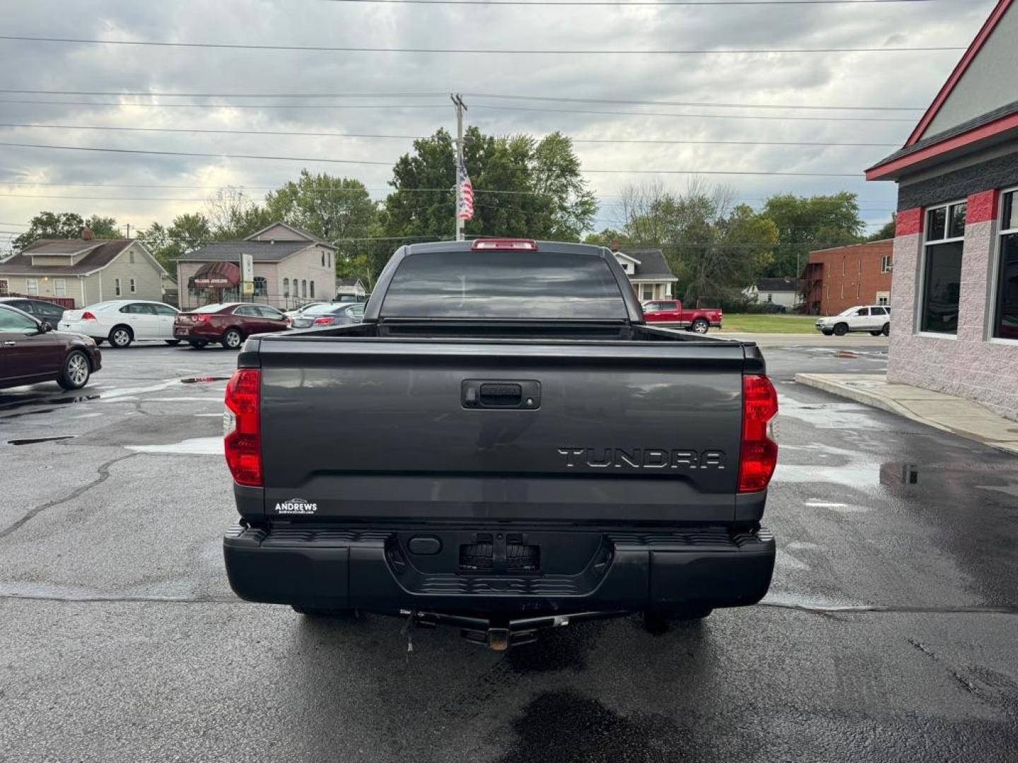 2014 BLACK TOYOTA TUNDRA DOUBLE CAB SR/SR5 (5TFRM5F18EX) with an 4.6L engine, Automatic transmission, located at 3100 Covert Avenue, Evansville, IN, 47714, (812) 473-4492, 37.955418, -87.512238 - Photo#3