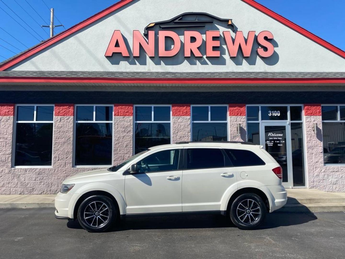 2018 WHITE DODGE JOURNEY SE (3C4PDCAB0JT) with an 2.4L engine, Automatic transmission, located at 3100 Covert Avenue, Evansville, IN, 47714, (812) 473-4492, 37.955418, -87.512238 - Photo#0