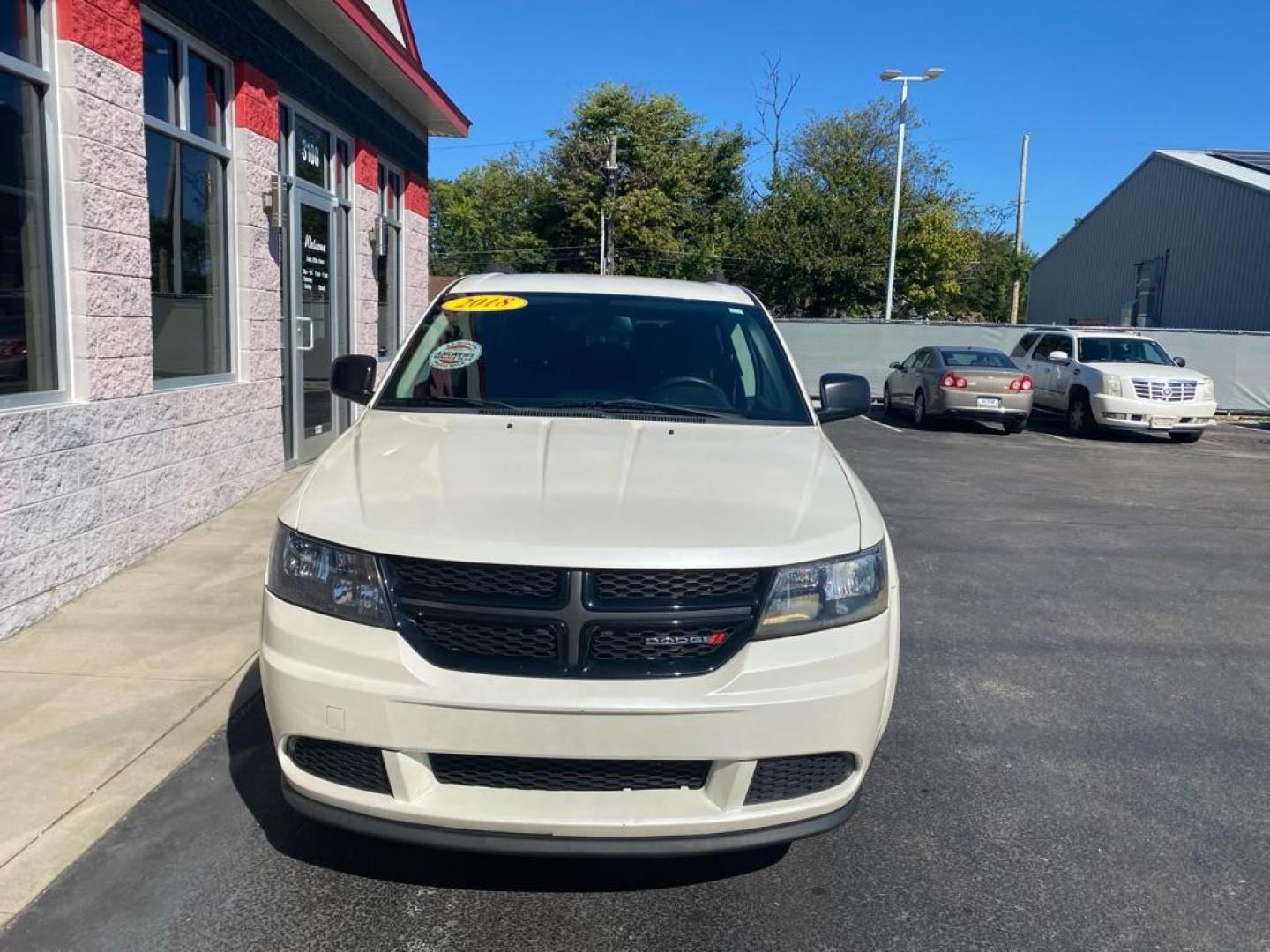 2018 WHITE DODGE JOURNEY SE (3C4PDCAB0JT) with an 2.4L engine, Automatic transmission, located at 3100 Covert Avenue, Evansville, IN, 47714, (812) 473-4492, 37.955418, -87.512238 - Photo#1