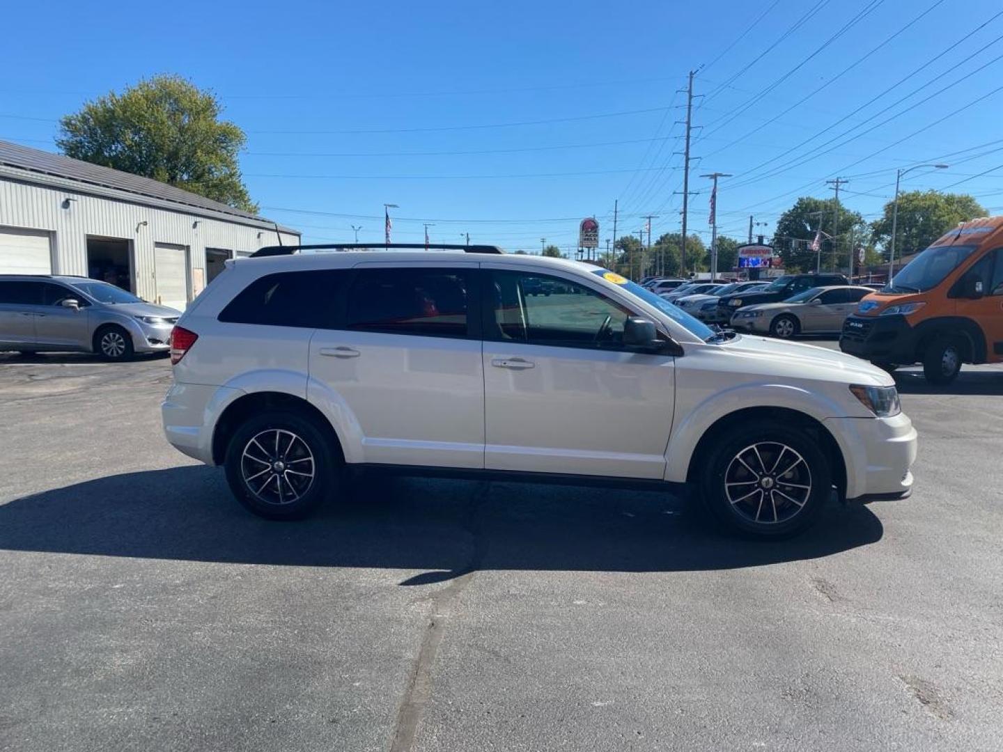 2018 WHITE DODGE JOURNEY SE (3C4PDCAB0JT) with an 2.4L engine, Automatic transmission, located at 3100 Covert Avenue, Evansville, IN, 47714, (812) 473-4492, 37.955418, -87.512238 - Photo#2