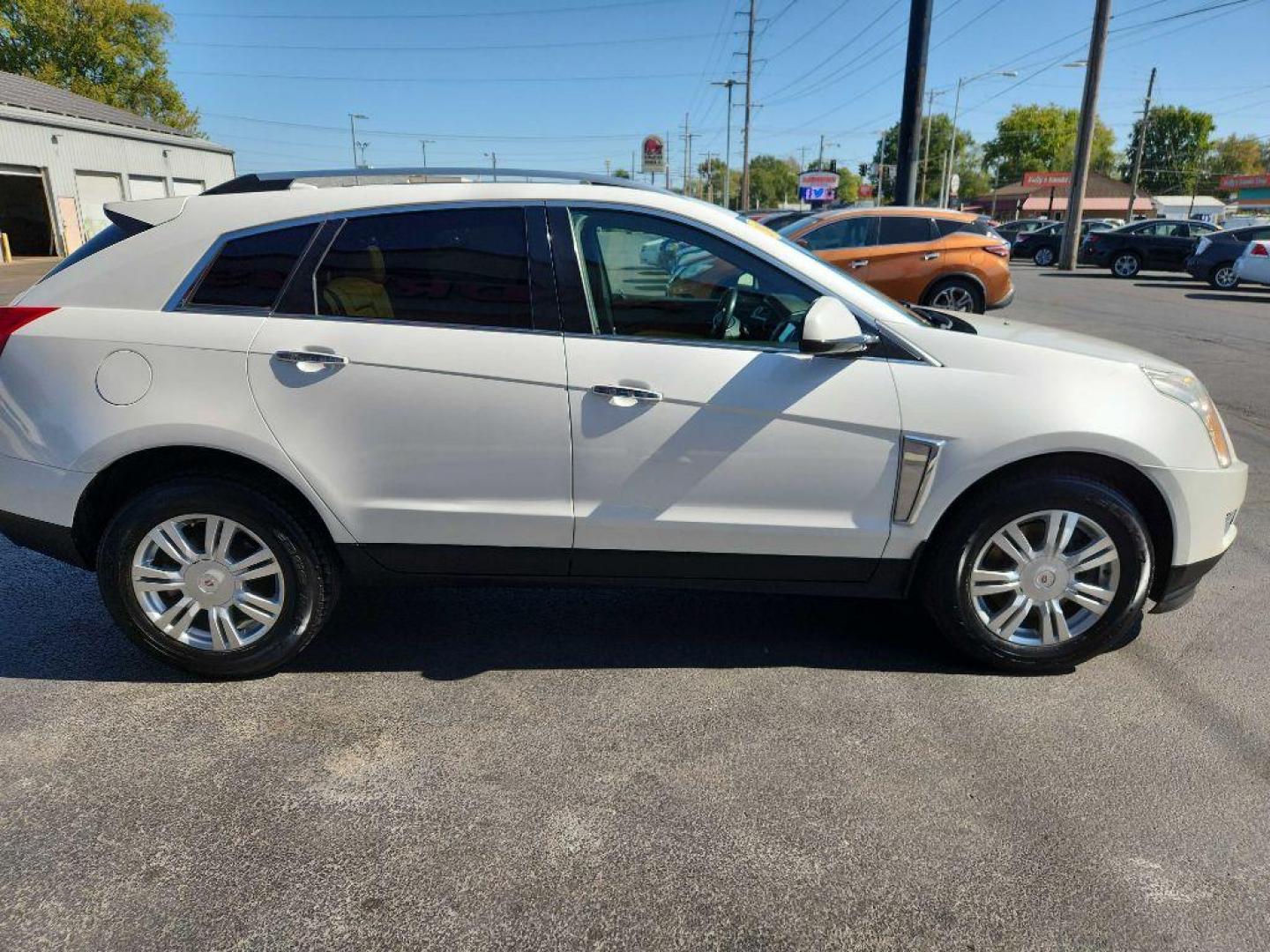 2014 WHITE CADILLAC SRX LUXURY COLLECTION (3GYFNBE32ES) with an 3.6L engine, Automatic transmission, located at 3100 Covert Avenue, Evansville, IN, 47714, (812) 473-4492, 37.955418, -87.512238 - Photo#1