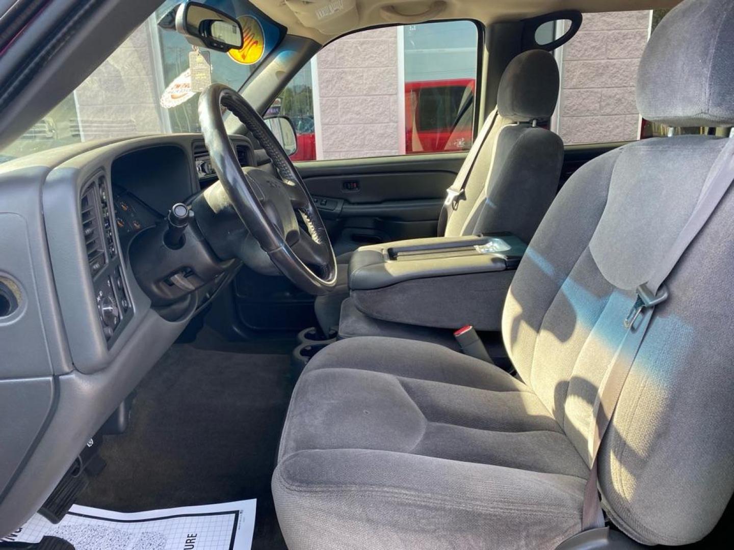 2006 RED GMC NEW SIERRA SLE 1500 (2GTEK13T461) with an 5.3L engine, Automatic transmission, located at 3100 Covert Avenue, Evansville, IN, 47714, (812) 473-4492, 37.955418, -87.512238 - Photo#4