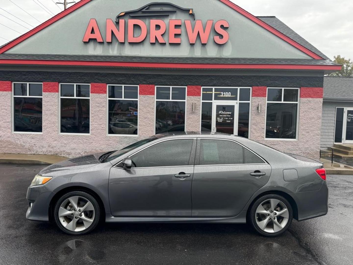 2014 GRAY TOYOTA CAMRY L (4T1BF1FK1EU) with an 2.5L engine, Automatic transmission, located at 3100 Covert Avenue, Evansville, IN, 47714, (812) 473-4492, 37.955418, -87.512238 - Photo#0