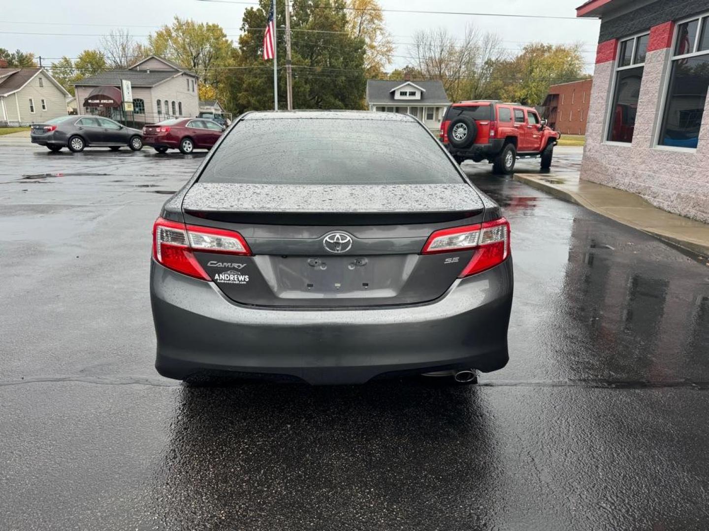 2014 GRAY TOYOTA CAMRY L (4T1BF1FK1EU) with an 2.5L engine, Automatic transmission, located at 3100 Covert Avenue, Evansville, IN, 47714, (812) 473-4492, 37.955418, -87.512238 - Photo#3