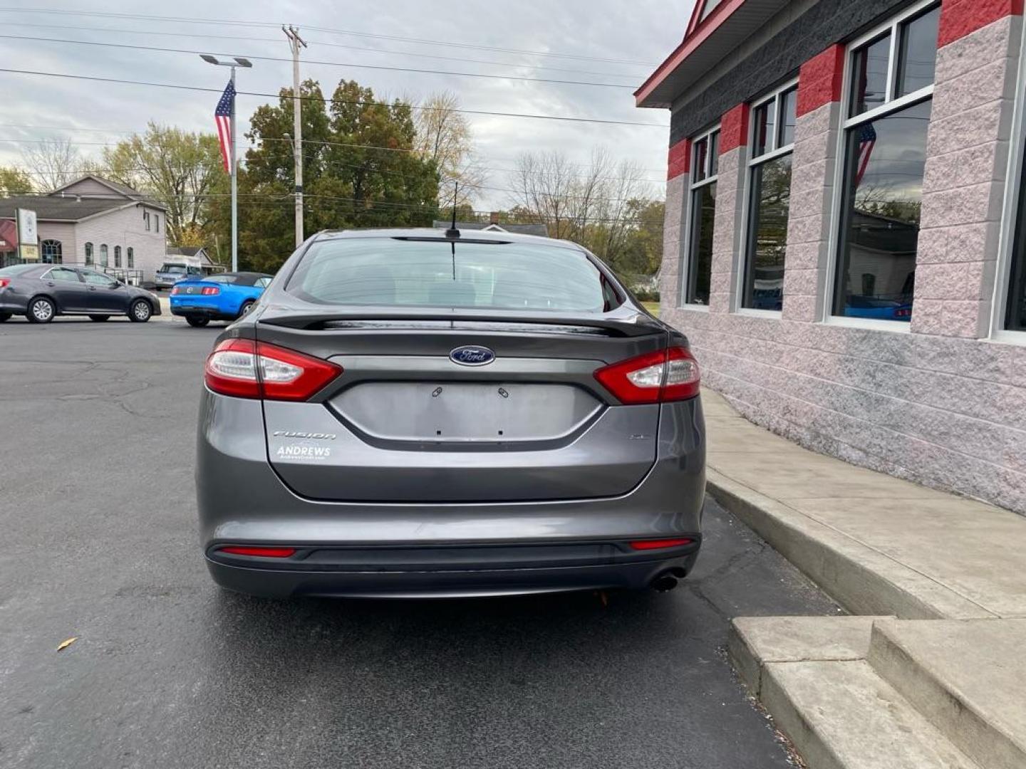 2014 SILVER FORD FUSION SE (1FA6P0H7XE5) with an 2.5L engine, Automatic transmission, located at 3100 Covert Avenue, Evansville, IN, 47714, (812) 473-4492, 37.955418, -87.512238 - Photo#3